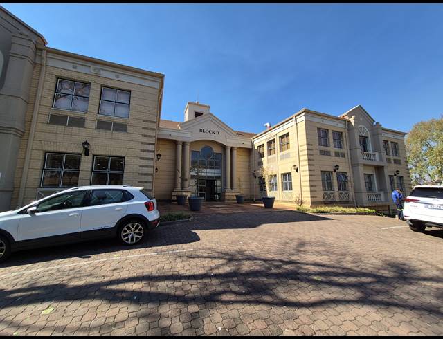 54M² OFFICE TO LET IN DUNKELD WEST